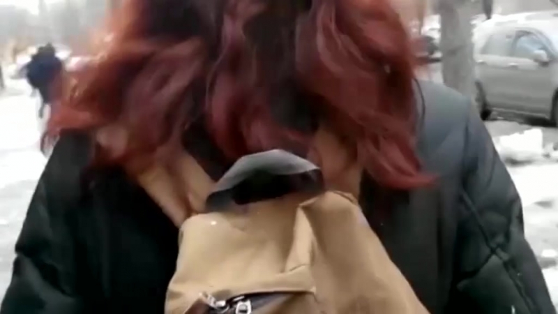 Навального в новосибирске забросали пирожными и презервативами видео