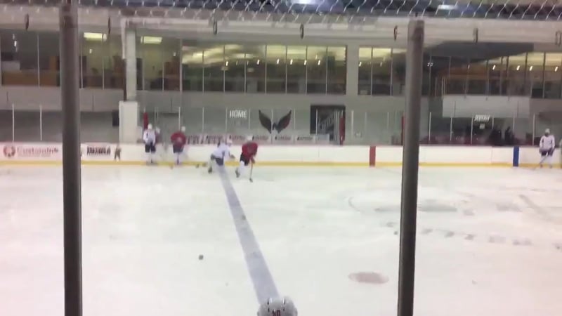 Andre burakovsky is back and he's already flying all over the ice