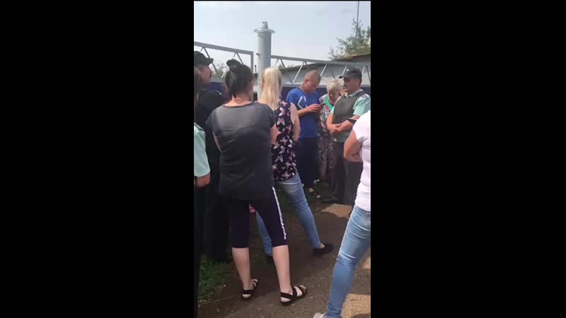 В кушнаренковском районе судебные приставы и полицейские молодые забрали девочку у отца