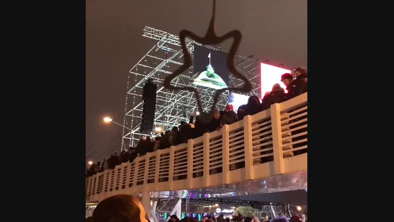 В москве во время празднования обвалился деревянный мост