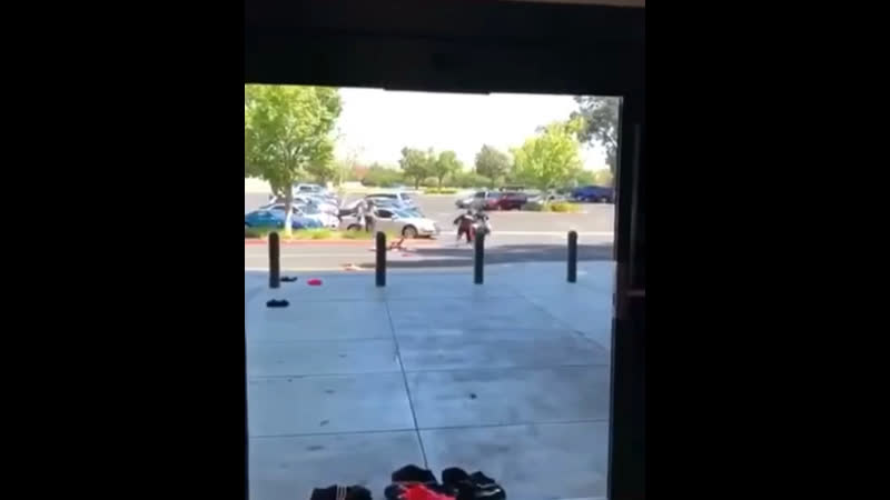 Вот так за одеждой ходят местные жители небольшого американского городка