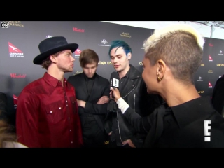 5 seconds of summer talks naked rolling stone cover live from the red carpet e! news [russub]
