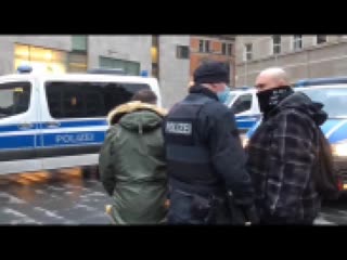 Staats antifa wird gegen sven liebich übergriffig und nun brauch mp4