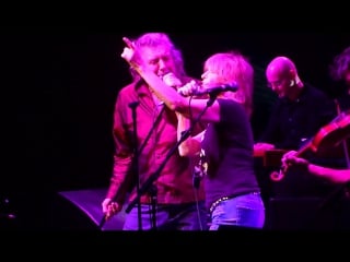 Robert plant & chrissie hynde 2000 miles (royal albert hall, london 8 december 2017