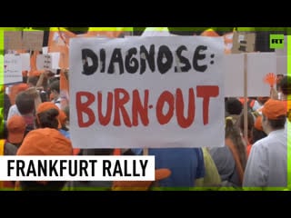 Doctors demand higher wages at frankfurt protest