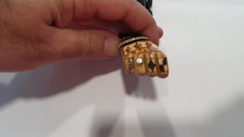 Блатные четки кулак из лагерей с куполами сделаны из бильярдного шара эбонита кости можно купить в москве +79252813950 whatsapp