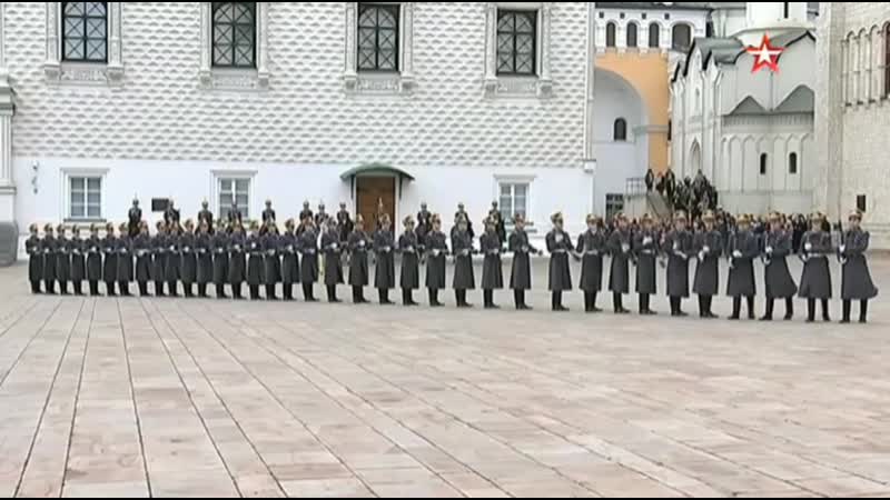 Заключительная в этом году церемония развода пеших и конных караулов президентского полка соборная площадь кремль