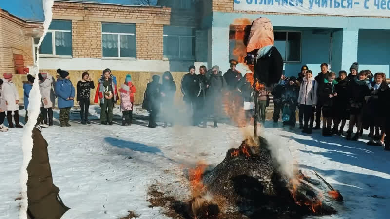 Сжигание чучела масленицы