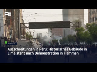 Ausschreitungen in peru historisches gebäude in lima steht nach demonstration in flammen