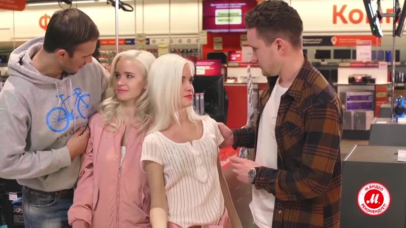 Как близняшки шутят над своими парнями