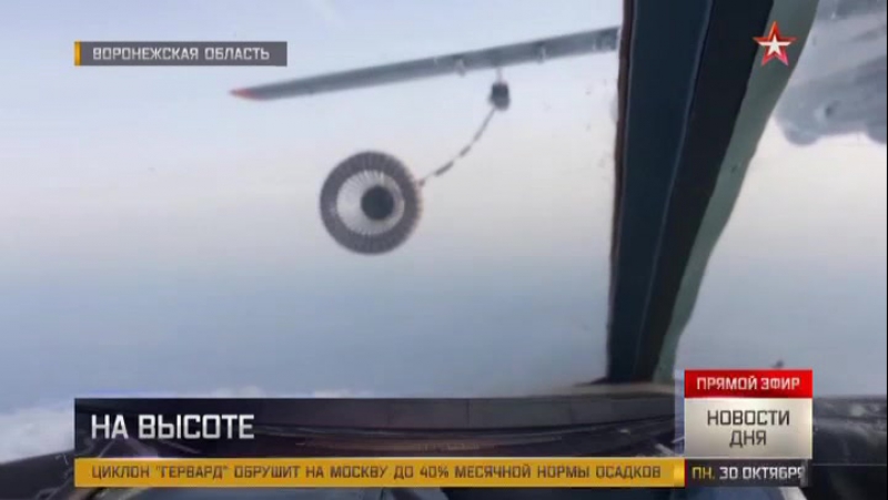 Сложнейшая дозапраа бомбардировщиков #су34 в воздухе