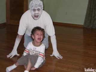 Папа это вам не мама)) (хорошее настроение, смешное домашнее видео, сын, дочка, молодые, ребенок, семья, любовь, отец, игры)