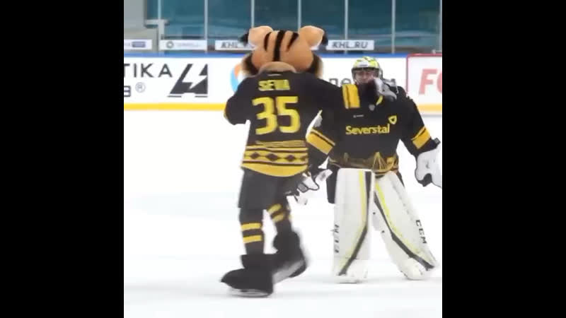 Юлиус гудачек танцует под «калинку» 🕺🏻