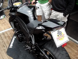 Kawasaki с нереальным задним баллоном