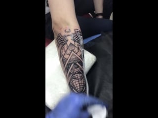 Tatu v orle, udalenie tatu, pirsing