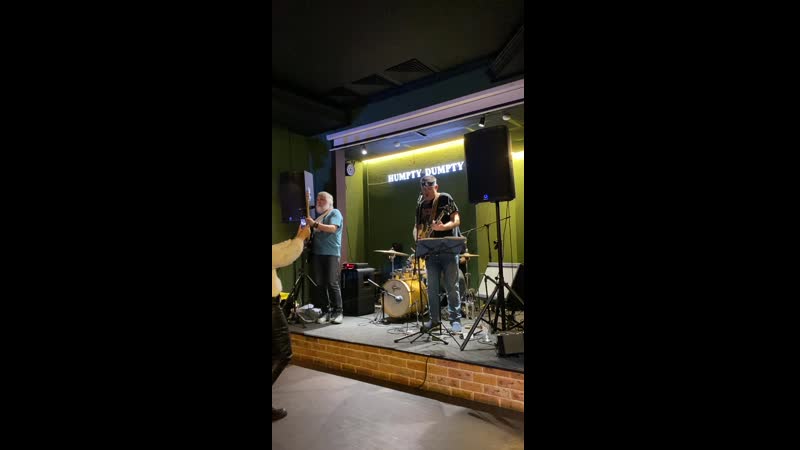 Rock in humpty dumpty pub