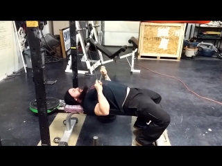 Scapula retraction assistance for better benching