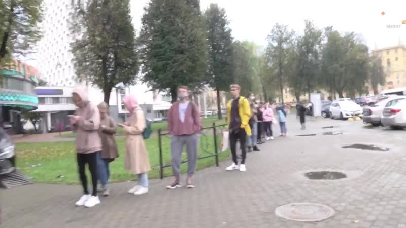 Чарга сёння перад кветкавай крамай максіма харошына