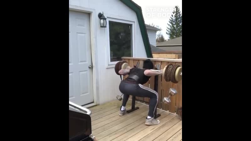 Придавило голову штангой 😱