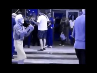 Awsome old people dance on psytrance
