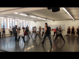 Robert hoffman givin' em that sexy rangrdangem in paris