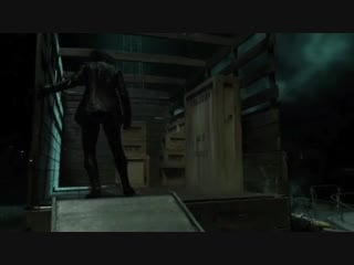 Gotham• season 4x3• bruce inspect a thief while he try to steal from the truck the knife