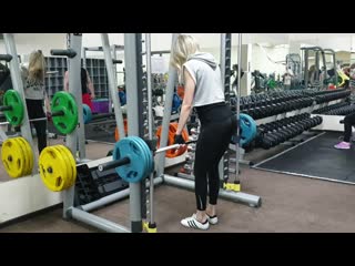 Кристи наклоны со штангой в смите