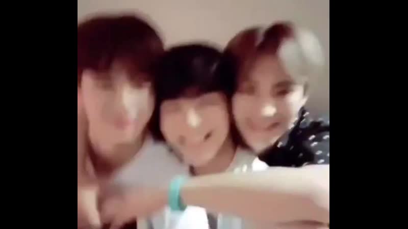 With arms wrapped around bin and eunwoo, i present to you the cutest rock 넘 너무 보고싶어