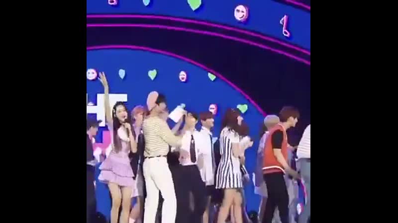 Jungmo, wonjin, minhee and hyeongjun interacting with minkyu pdx babies