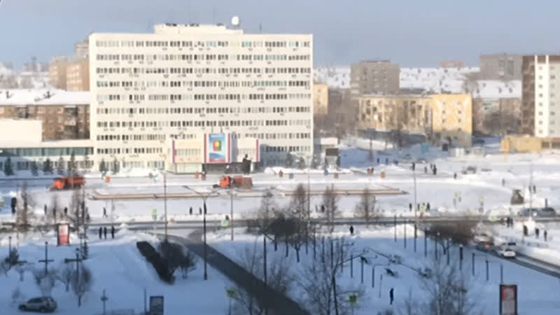 В братске на центральную площадь вывели всю полицию, поставили по периметру и пустили снегоуборочную машину, митинг не состоялся