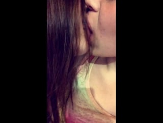 Türk lezbiyenler öpüşüyor