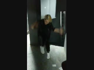 Vid 20180909 234323~