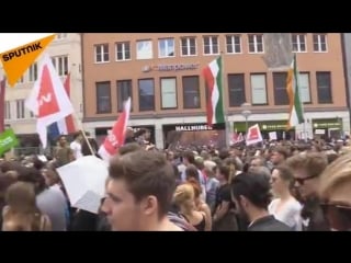 Tausende gehen in münchen auf die strassen zum protest gegen das neue polizeiaufgabengesetz