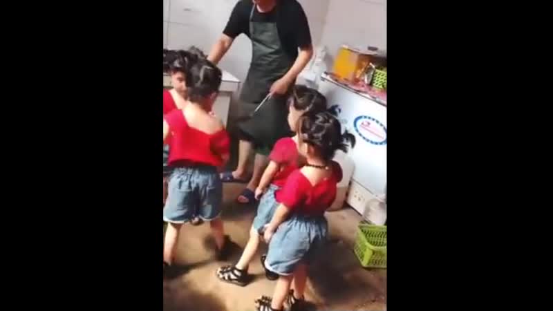 Вот такой китайский папа)))