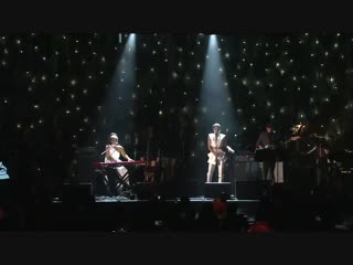 Chloe x halle perform "sisters are doin' it for themselves" at the clive davis pre grammy gala