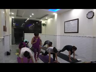 Yoga bụng phẳng eo thon, đánh tan mỡ thừa tạm xa chi nhánh vin yoga cư xá ngân hàng!