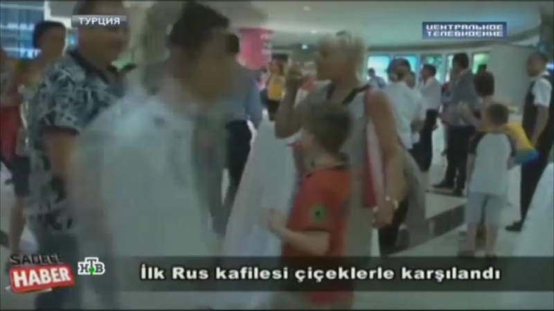 Российских туристов в анталье встретили цветами и коктейлями