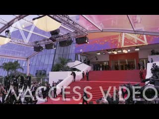 Josephine skriver, izabel goulart on the red carpet for oh mercy premiere ( 480 x 854 ) mp4
