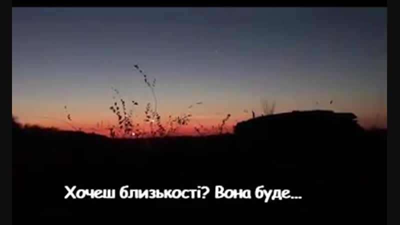 Вона працює