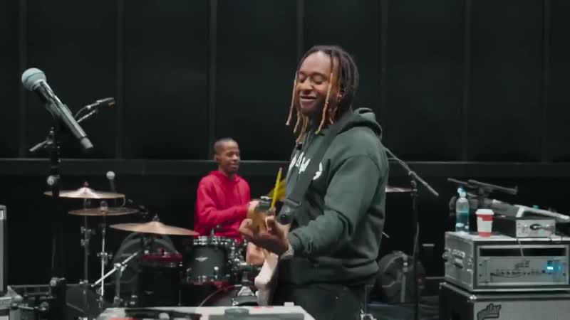 Ty dolla $ign исполняет трек nirvana «smells like teen spirit» на гитаре