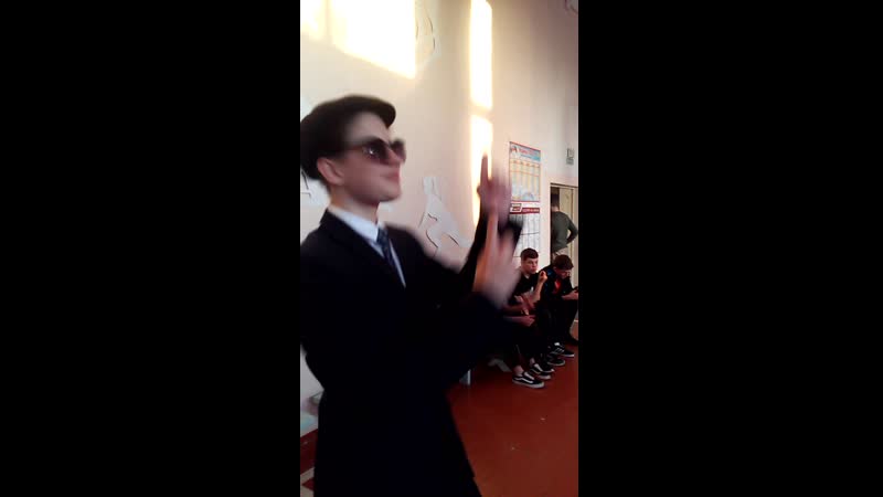 Молодой ленин устроил танцевальную революцию