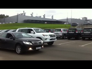 Toyota camry vs lexus lx 570