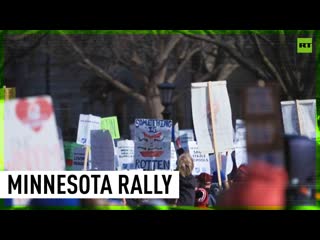 Hundreds rally outside minnesota governor's office in aid of higher wages for teachers