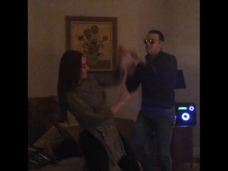 Отец конора танцует со своей племянницей!