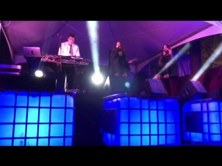 Marian hill (ft lauren jauregui) back to me live @ snowglobe festival