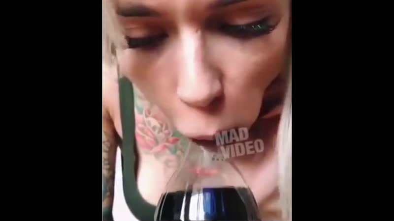 Очень способная девушка,смотрите что могёт!