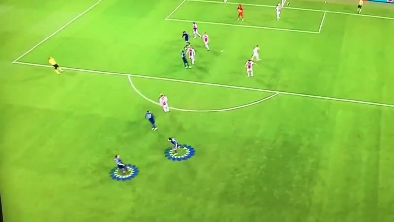 Андер эррера дает указания генриху мхитаряну перед вторым голом