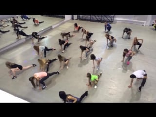 Танцевальное направление booty/twerk разминка ;)