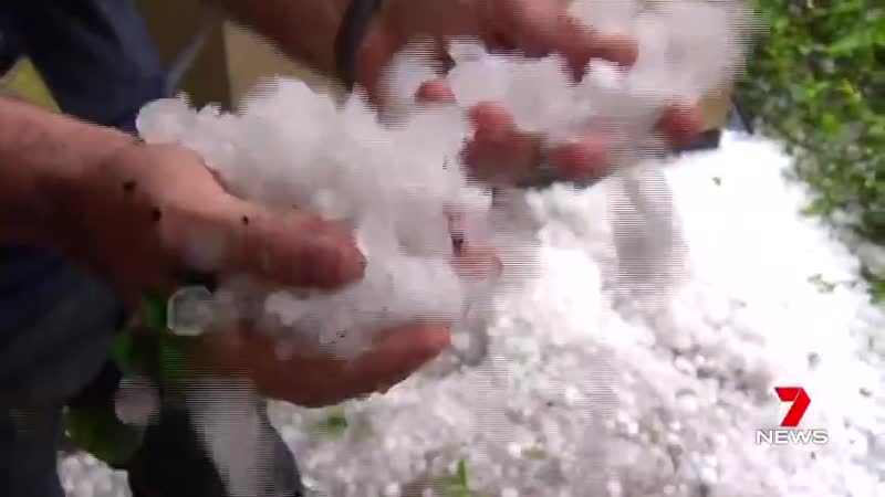 На австралию обрушился град