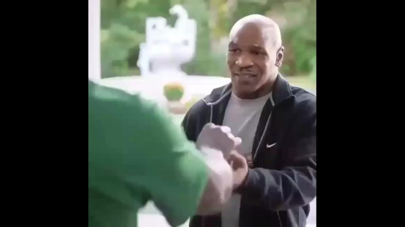 Майк тайсон пришел извинятся к эвандеру холифилду за откушенное в бою ухо